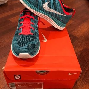 WMNS Nike Flyknit One